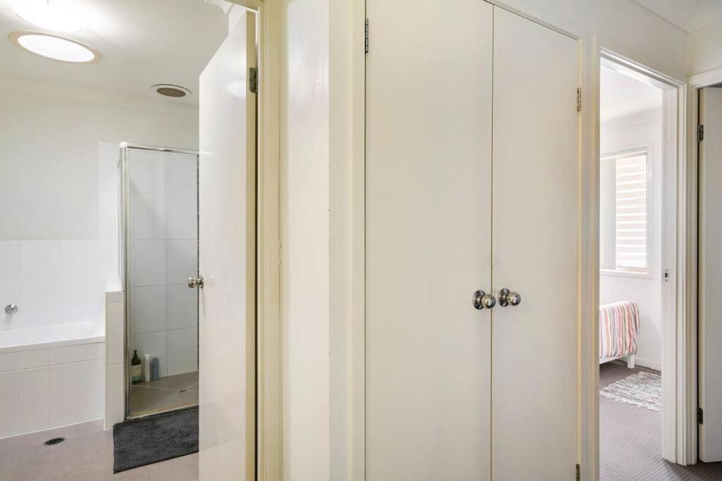 Room With Separate Bath In Shared Homestay Redcliffe Eksteriør billede