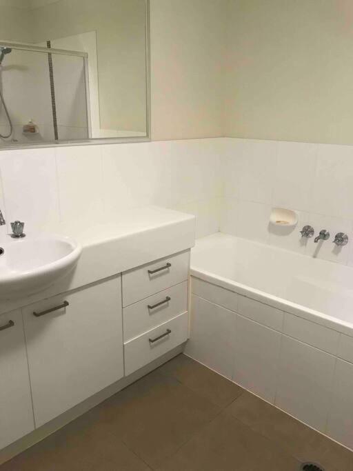 Room With Separate Bath In Shared Homestay Redcliffe Eksteriør billede