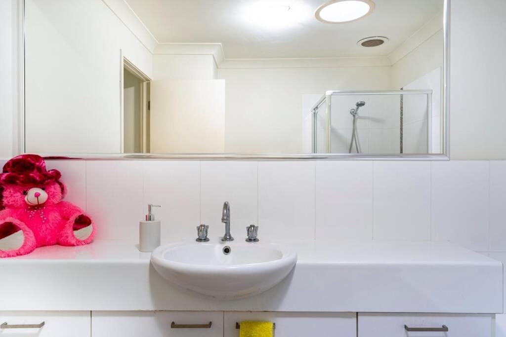 Room With Separate Bath In Shared Homestay Redcliffe Eksteriør billede