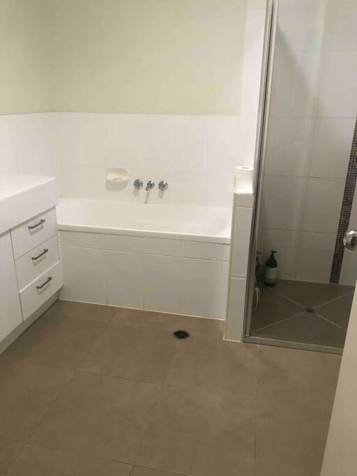 Room With Separate Bath In Shared Homestay Redcliffe Eksteriør billede