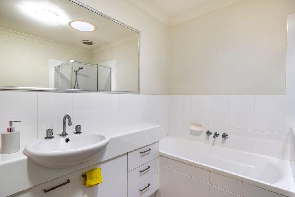 Room With Separate Bath In Shared Homestay Redcliffe Eksteriør billede